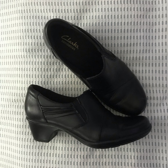 Black Clarks Bendables Slip-Ons - Picture 1 of 7